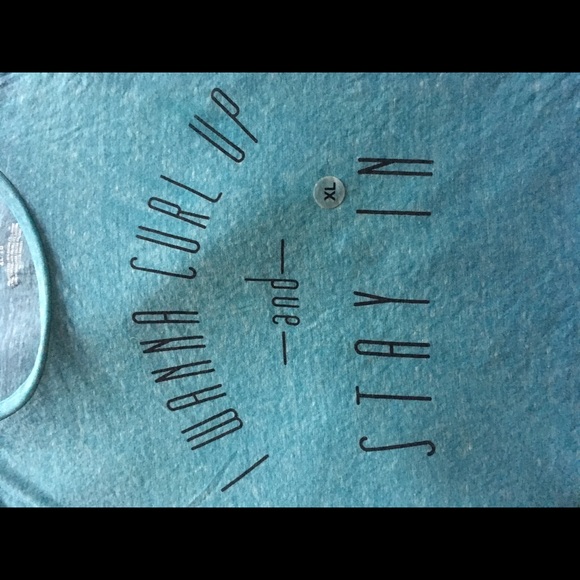 Super cozy and soft blue slight crop tee! - Picture 4 of 4